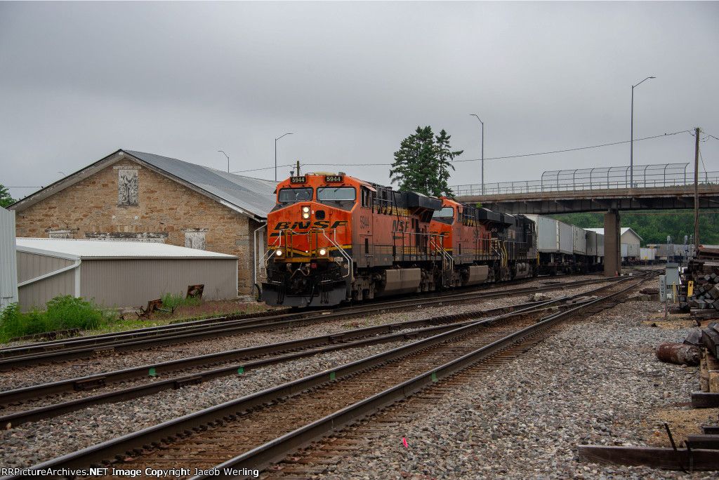 BNSF 5944